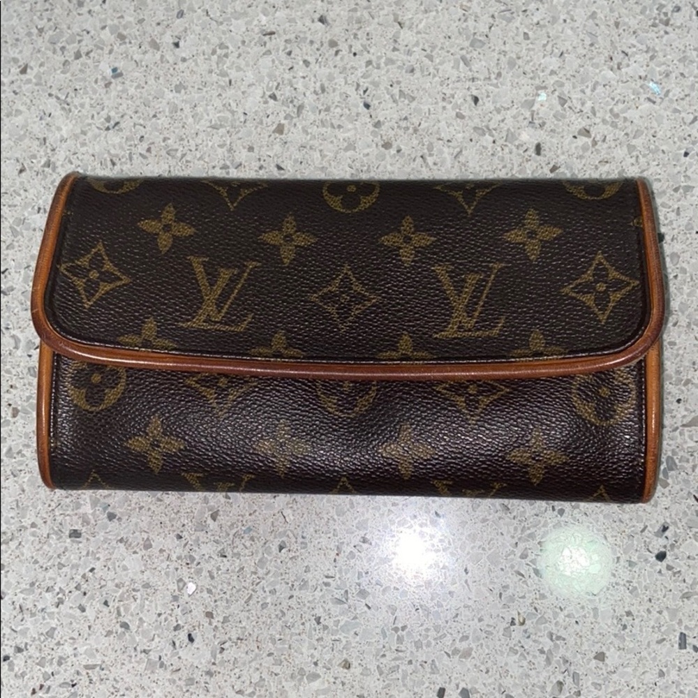 Vintage LV clutch